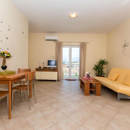 Apartments Dadic 챠브타트 객실 사진