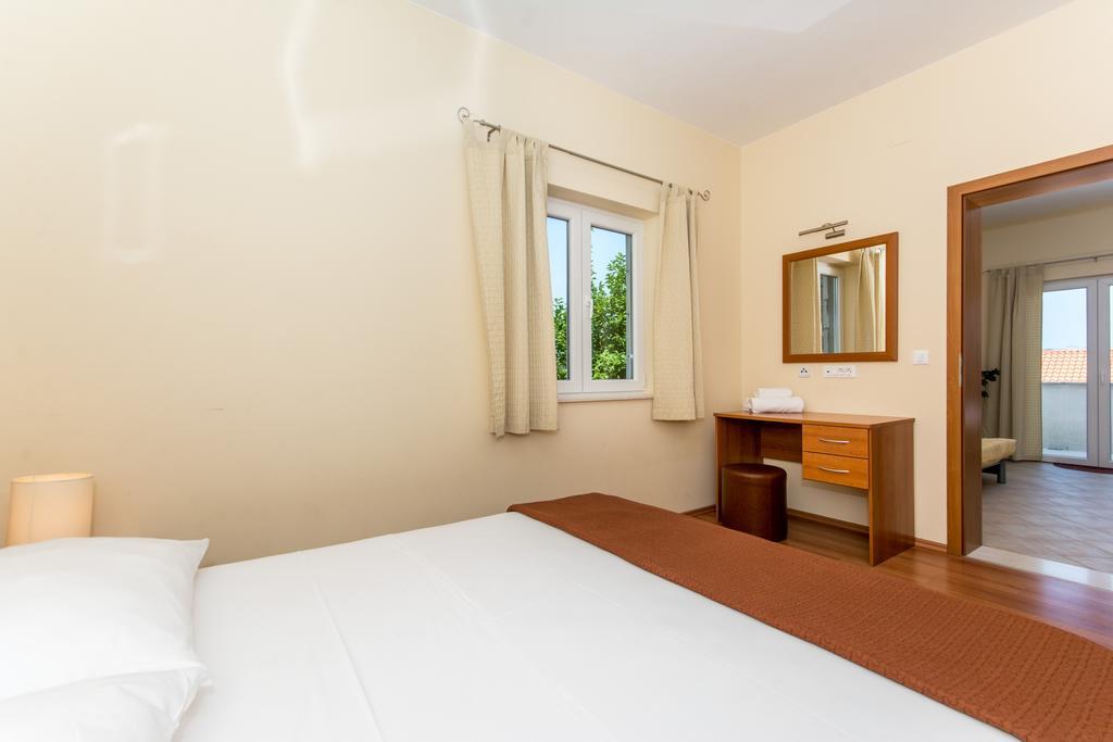 Apartments Dadic 챠브타트 외부 사진