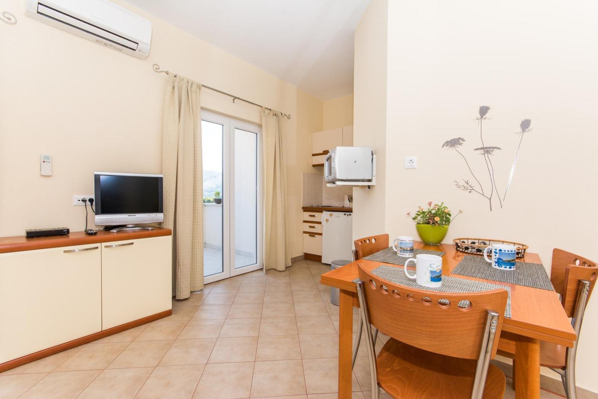 Apartments Dadic 챠브타트 객실 사진