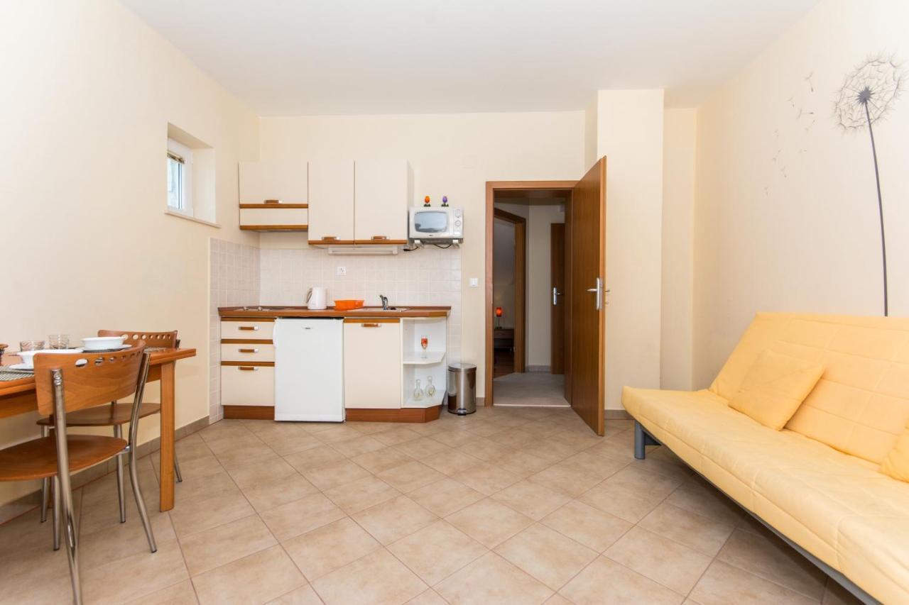 Apartments Dadic 챠브타트 외부 사진