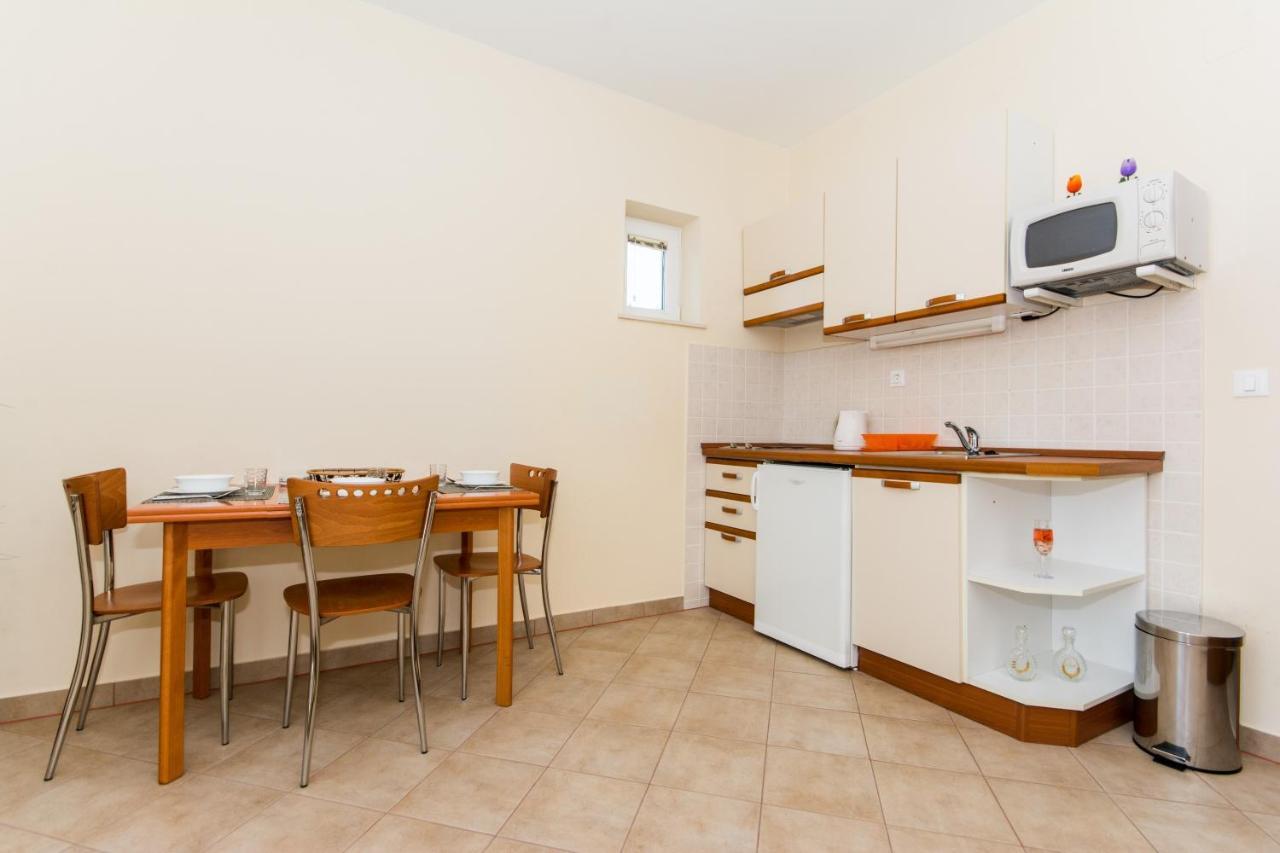Apartments Dadic 챠브타트 외부 사진